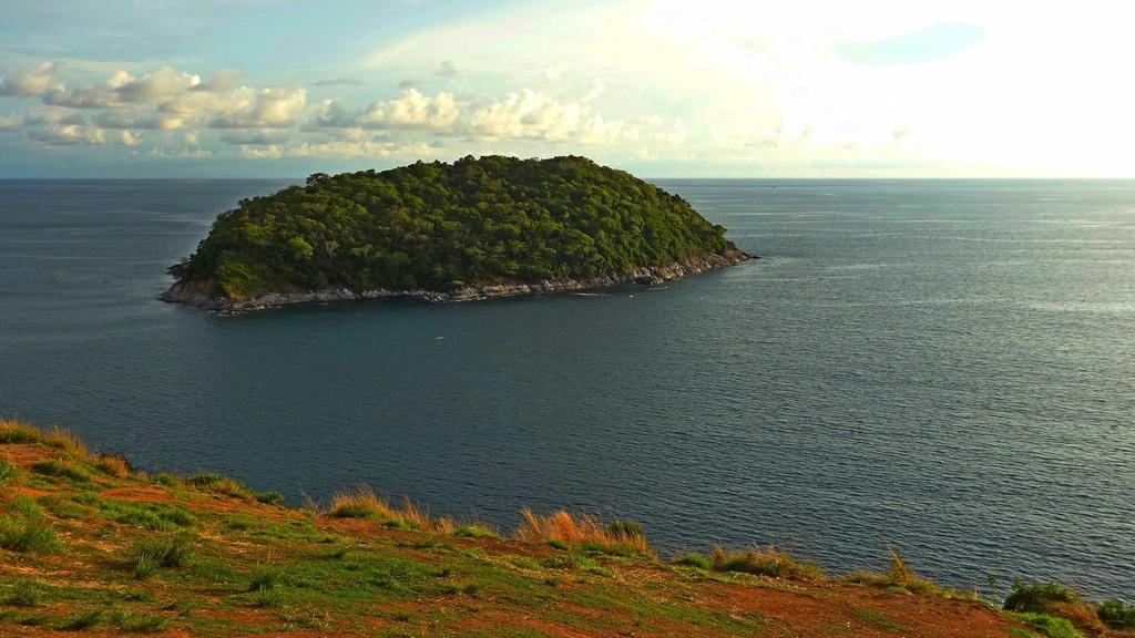 But Different Phuket Boutique Hotel Nai Harn Экстерьер фото