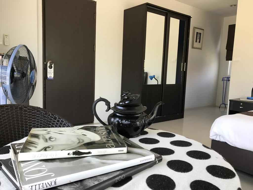 But Different Phuket Boutique Hotel Nai Harn Экстерьер фото