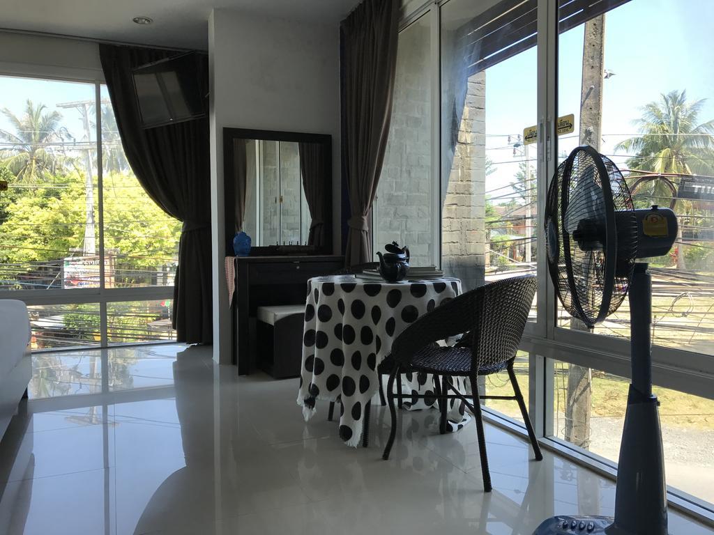 But Different Phuket Boutique Hotel Nai Harn Экстерьер фото