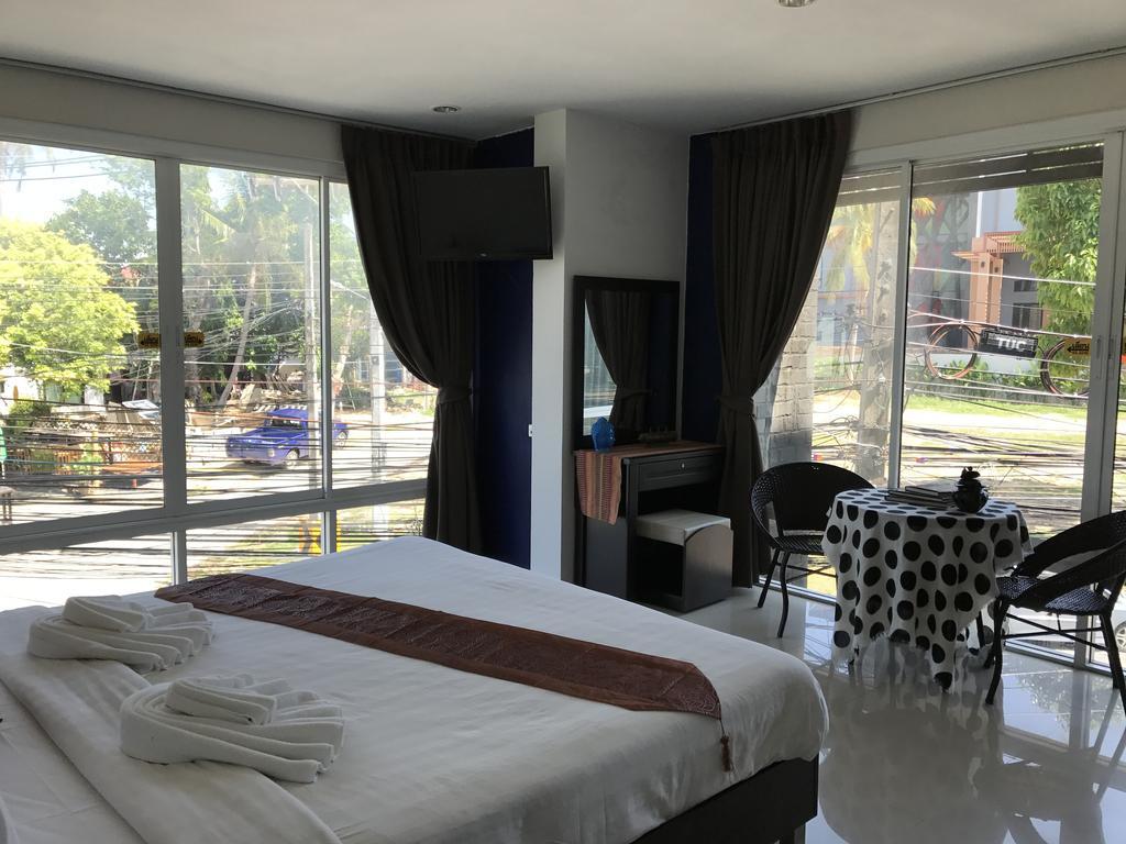 But Different Phuket Boutique Hotel Nai Harn Экстерьер фото
