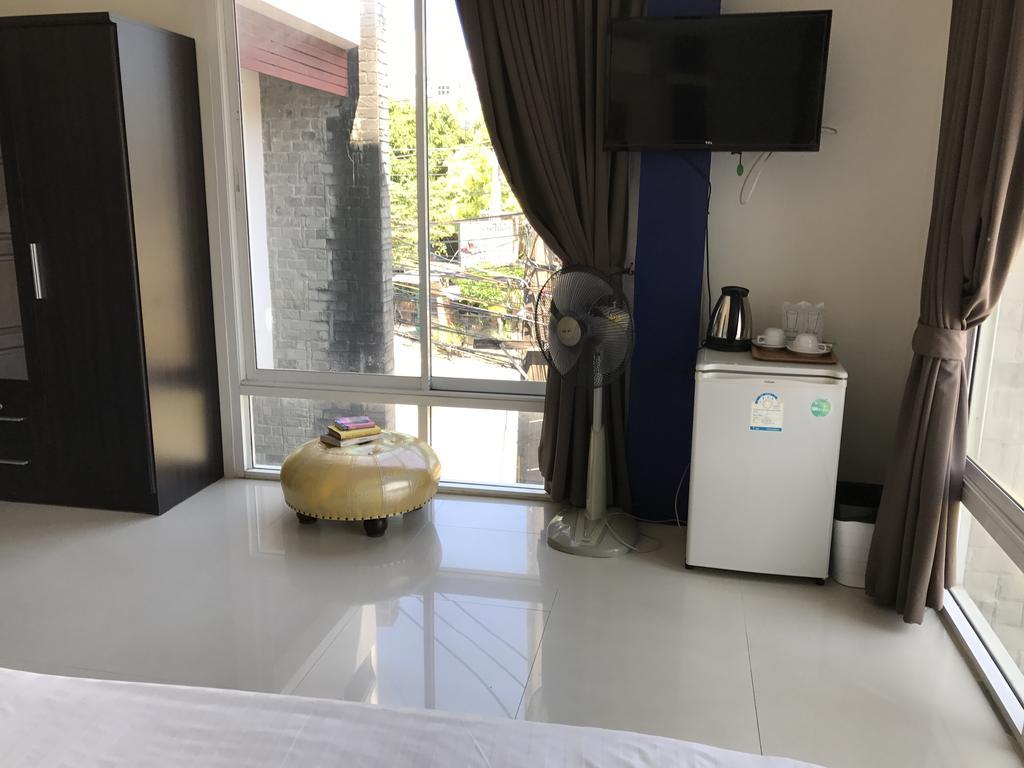 But Different Phuket Boutique Hotel Nai Harn Экстерьер фото