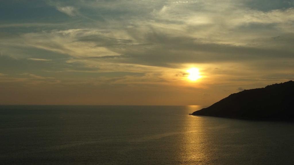 But Different Phuket Boutique Hotel Nai Harn Экстерьер фото