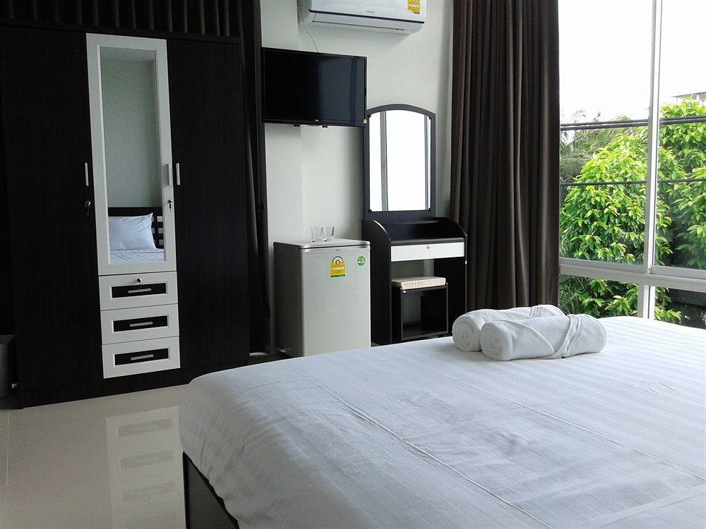 But Different Phuket Boutique Hotel Nai Harn Экстерьер фото