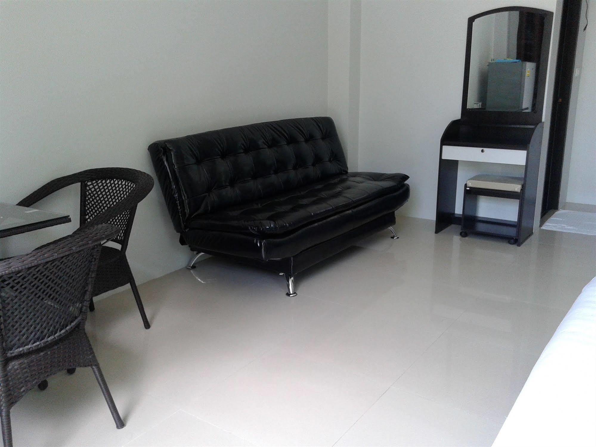 But Different Phuket Boutique Hotel Nai Harn Экстерьер фото