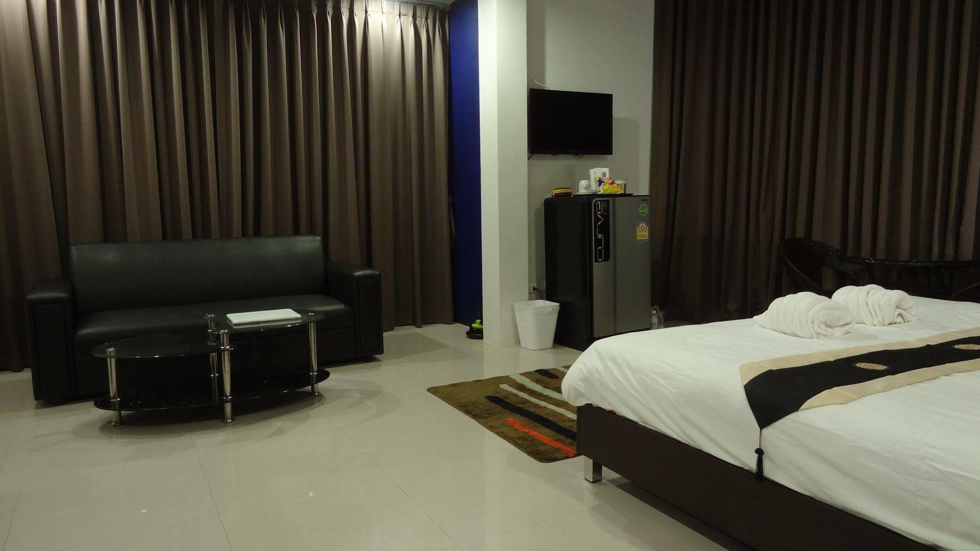 But Different Phuket Boutique Hotel Nai Harn Экстерьер фото