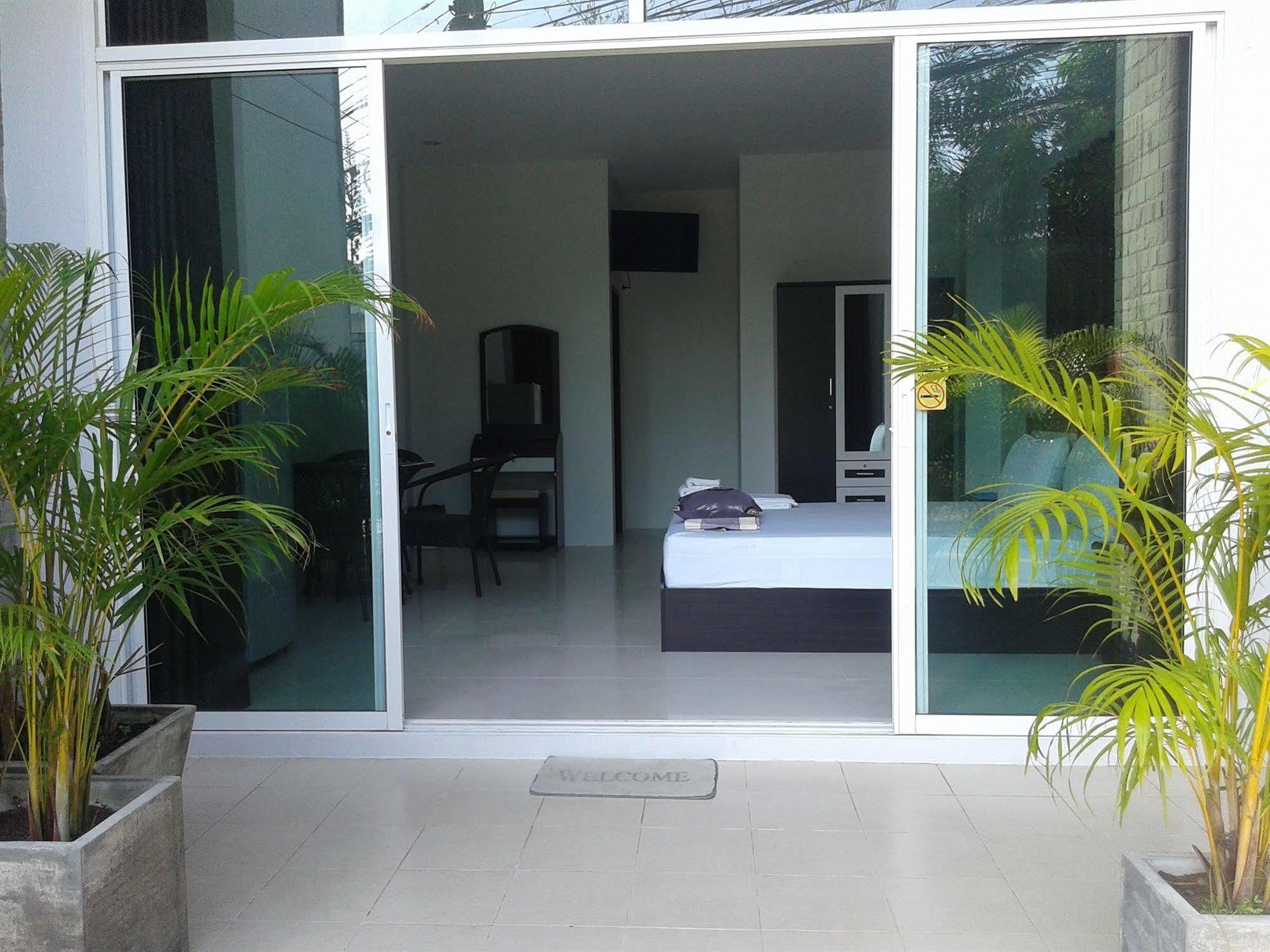 But Different Phuket Boutique Hotel Nai Harn Экстерьер фото