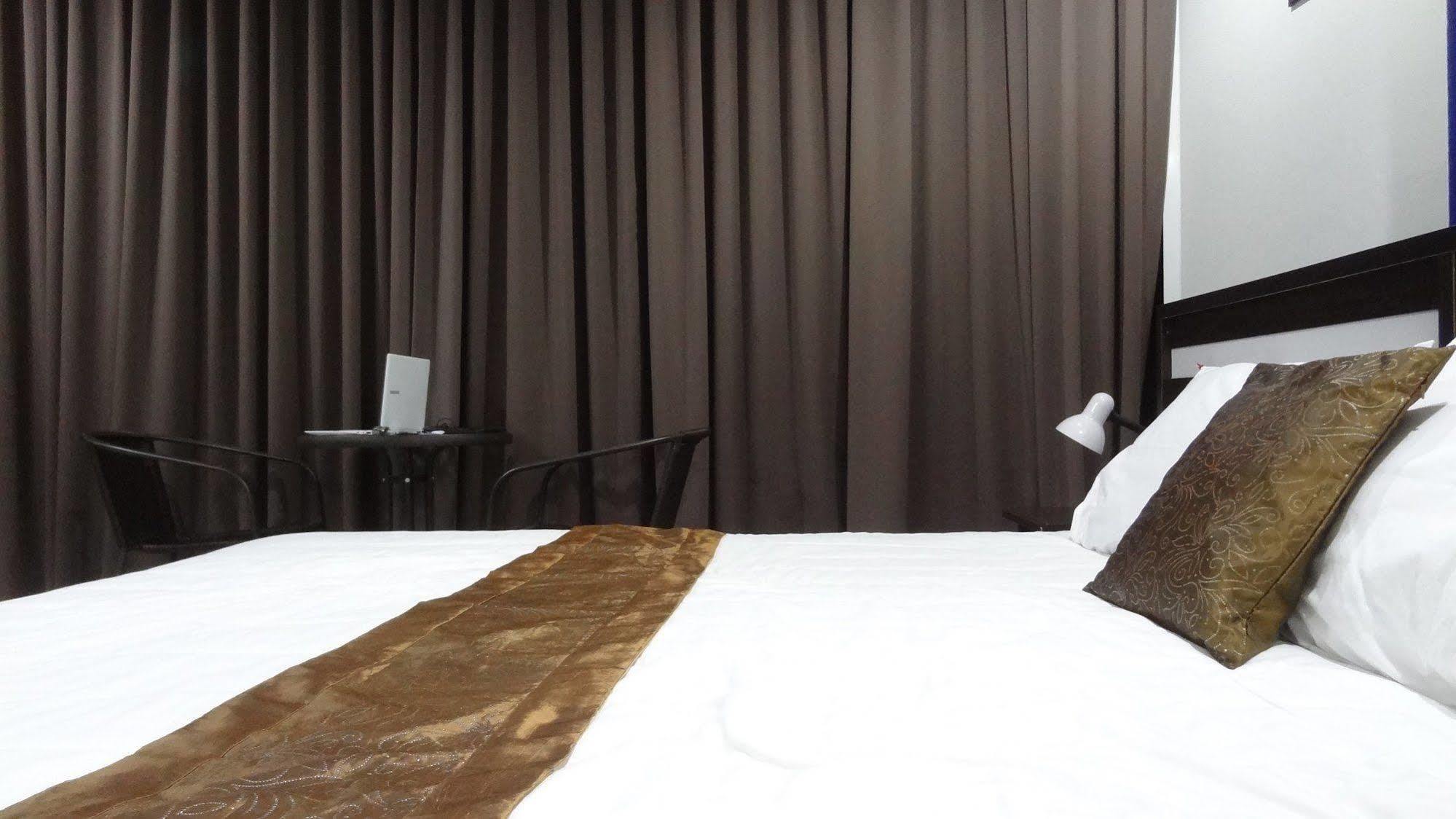 But Different Phuket Boutique Hotel Nai Harn Экстерьер фото