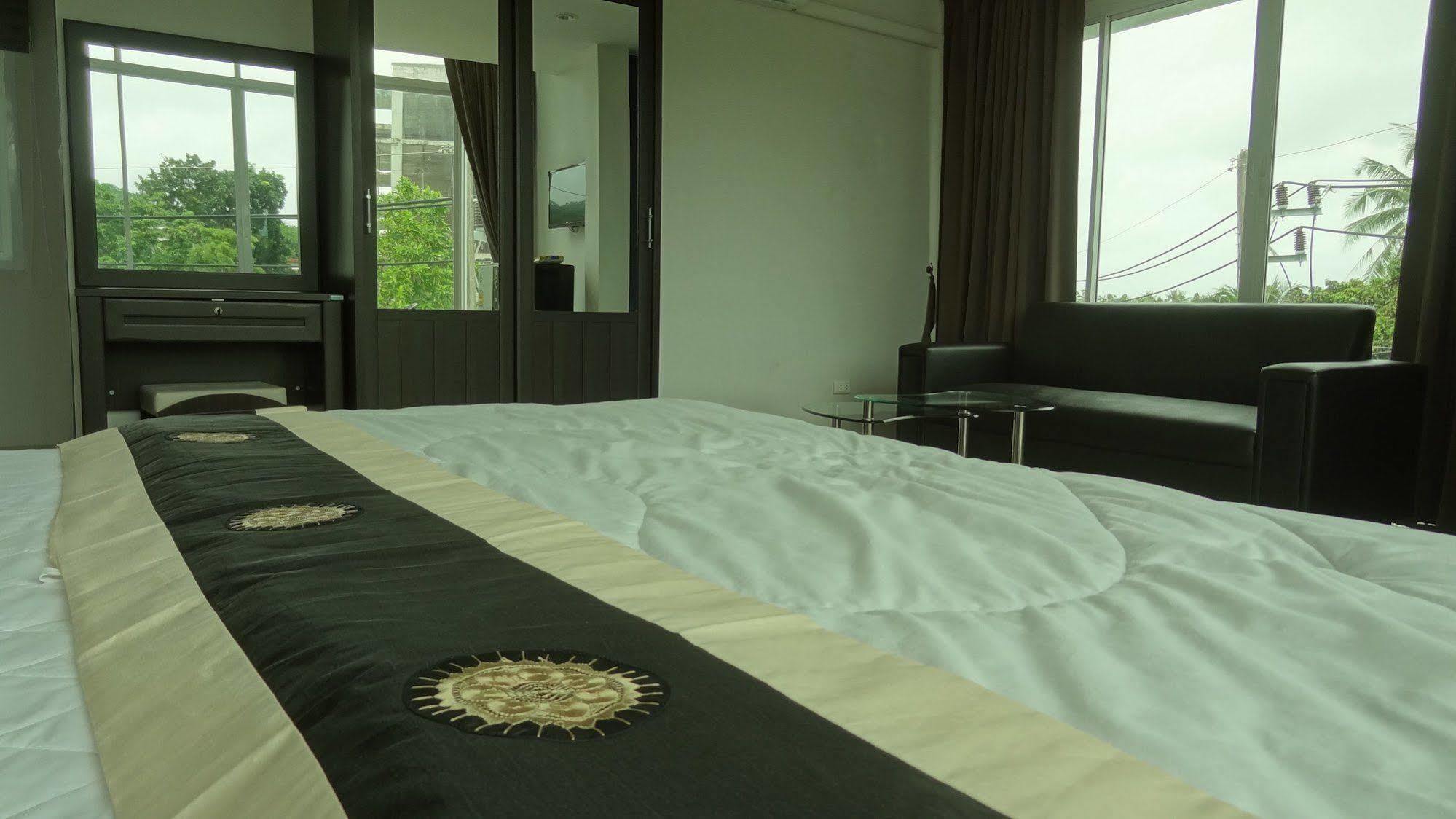 But Different Phuket Boutique Hotel Nai Harn Экстерьер фото
